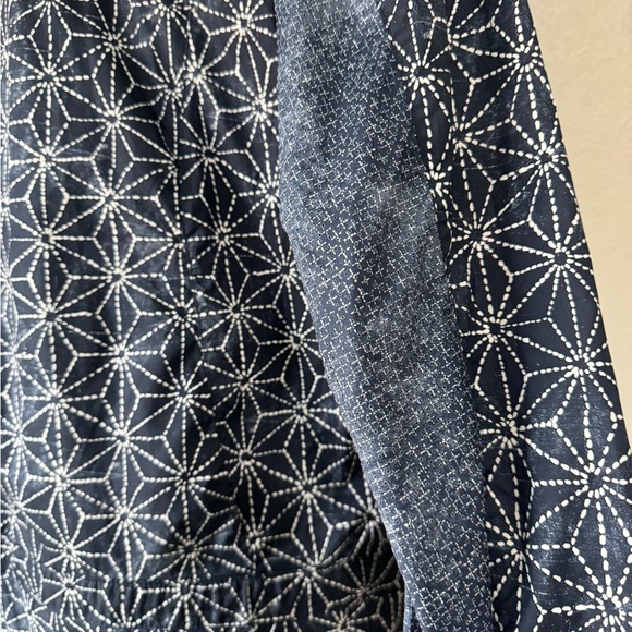 Lululemon pullover rain jacket in a blue and white geometric print size 8 - Picture 9 of 12